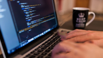 1024程序員節(jié) | 安徽新華電腦專修學院 軟件與網絡技術的創(chuàng)新開發(fā)之路